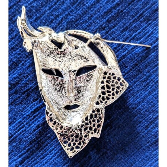 Vintage Mardi Gras Mask Brooch Pin Matte Satin GP Finish Filigree Theatrical 3" - Picture 4 of 6